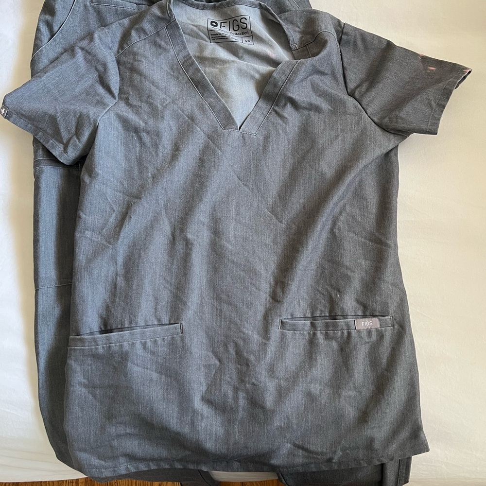 FIGS Casma scrub top in graphite